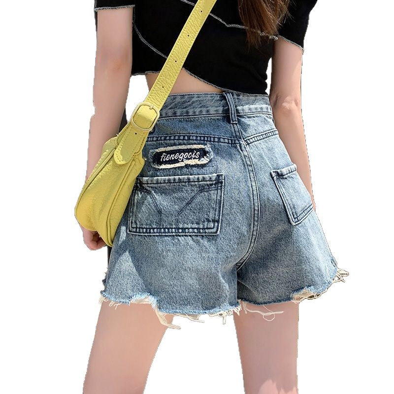 Dame denim shorts medrevet kanter og unikt broderi detalje Skovae