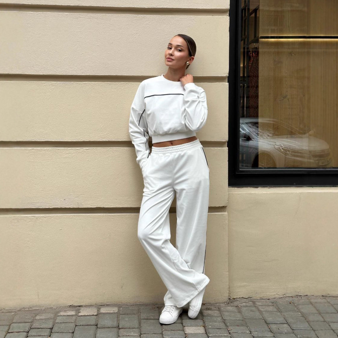 Kvindernes stilfulde sweatshirt og afslappede bukser Skovae