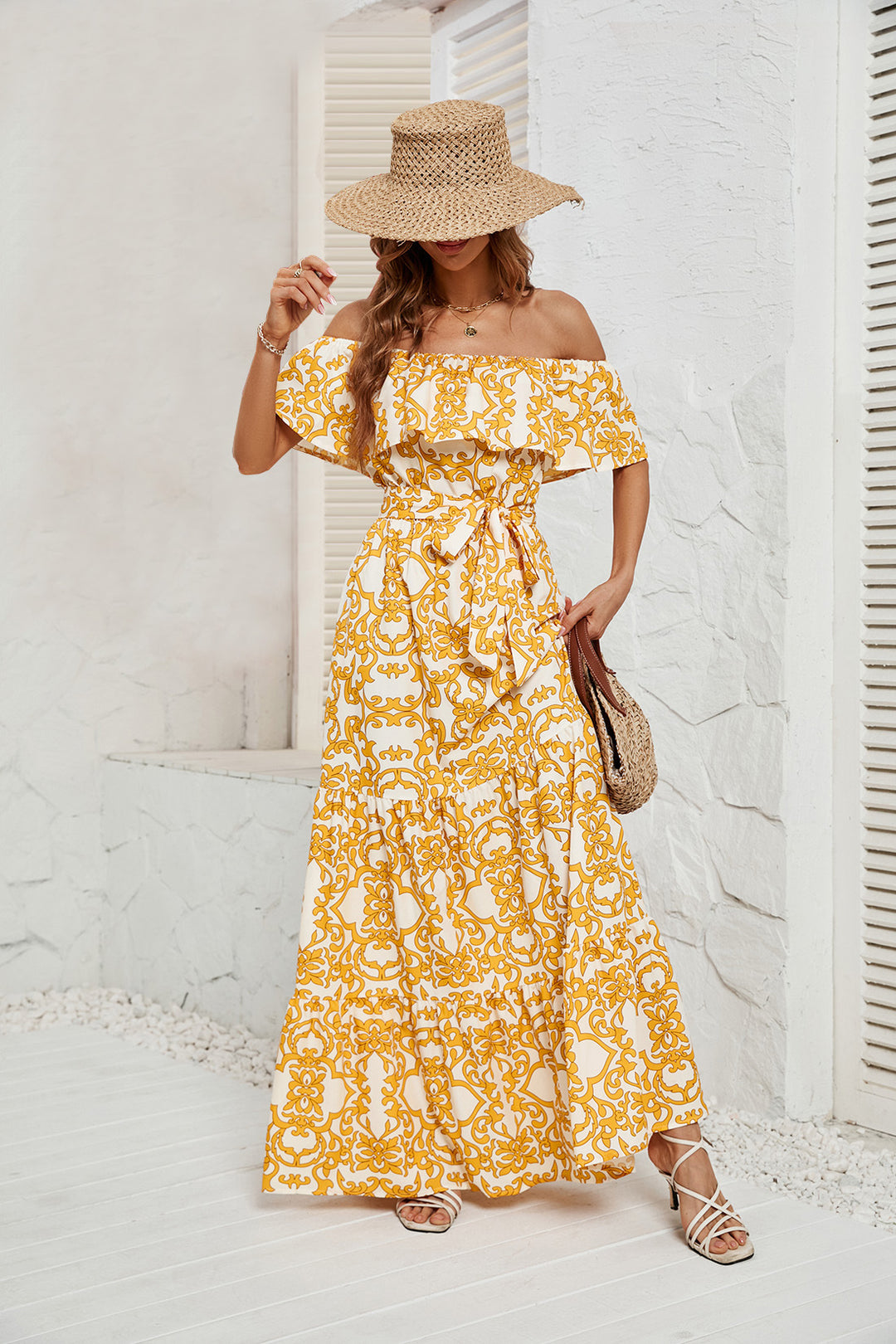 Dame Maxikjole med off-shoulder design og voluminøs flæsekant Stilla
