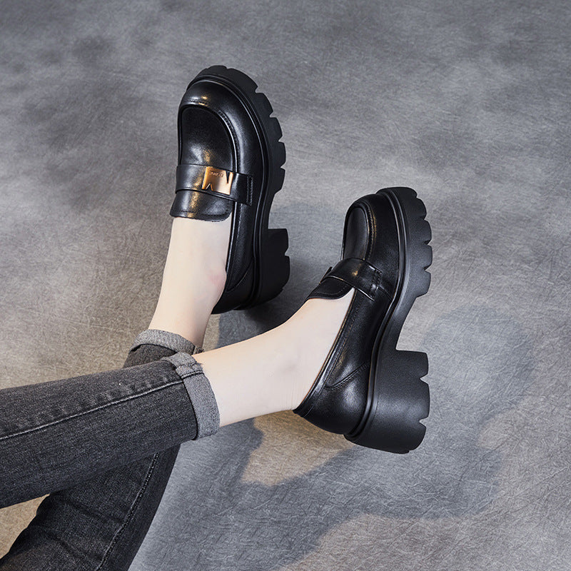 Dame Chunky Platform Slipper med dekorativ metallisk accent Stilla
