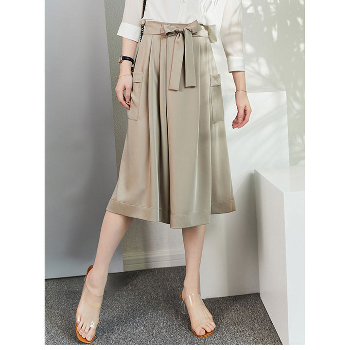 Dame elegante Satin-Culottes med bindebånd i taljen og modige sidelommer Stilla