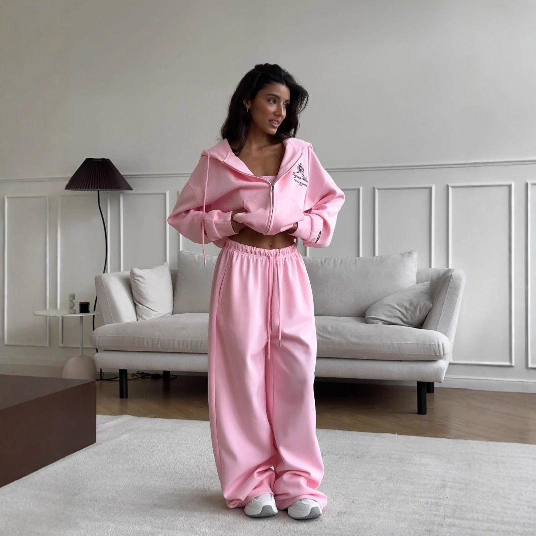 Kvinders hyggelige athleisure sæt med cropped hoodie og brede sweatpants Stilla