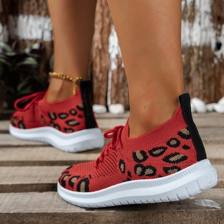 Dame Sporty og åndbare Sneakers med moderigtigt dyreprint Stilla