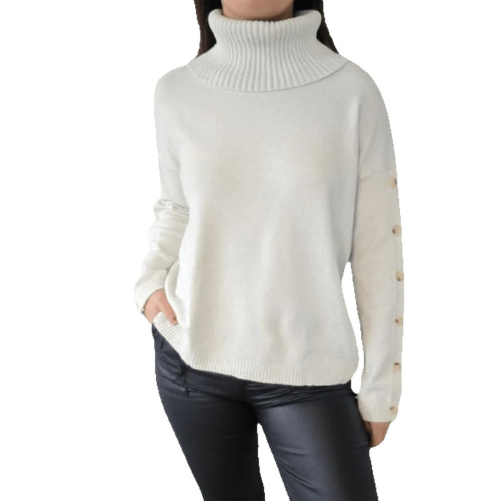 Kvinders sweater med høj hals og dekorative knapdetaljer Stilla