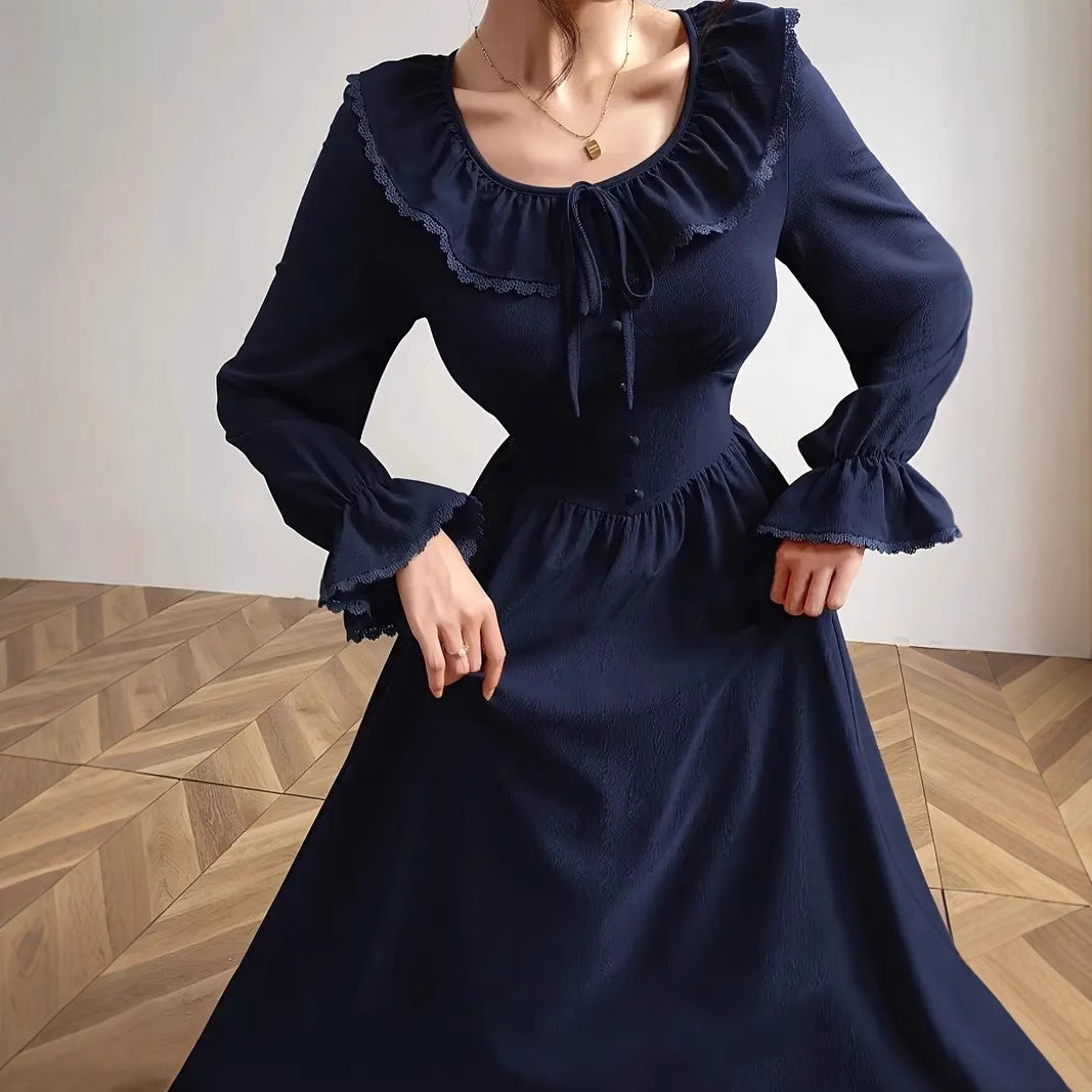 Dame Maxikjole med elegante flæsedetaljer og lange ærmer Stilla