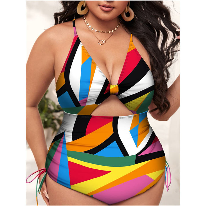 Dame badedragt med moderne cut-out og farverigt geometrisk design Skovae