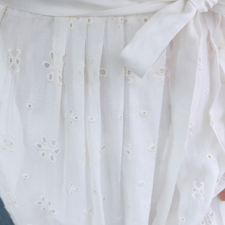Dame Maxikjole med floral broderedesign og taljerbart bælte Stilla