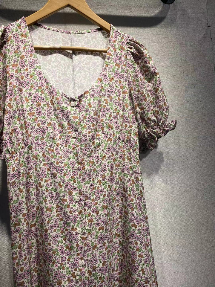 Dame Midikjole med legende blomsterprint og voluminøse ærmer Stilla