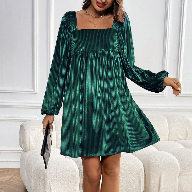 Kvinders oversized kjole med elegant ruffle detalje og luksuriøst snor stof Stilla