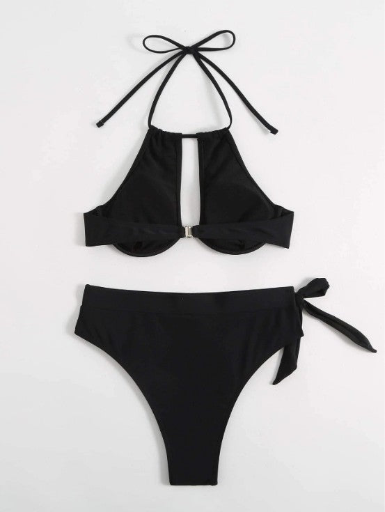 Dame triangle-bikini med moderne neckholder-design og højt skåret trusse Stilla