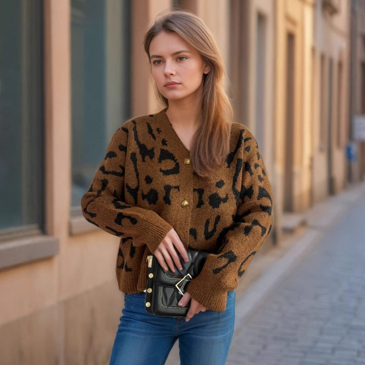 Kvinders fashionable cardigan med dyreprint og guldknapper Stilla