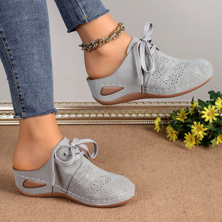 Dame sneakers med elegant snørering og åndbar perforering Stilla