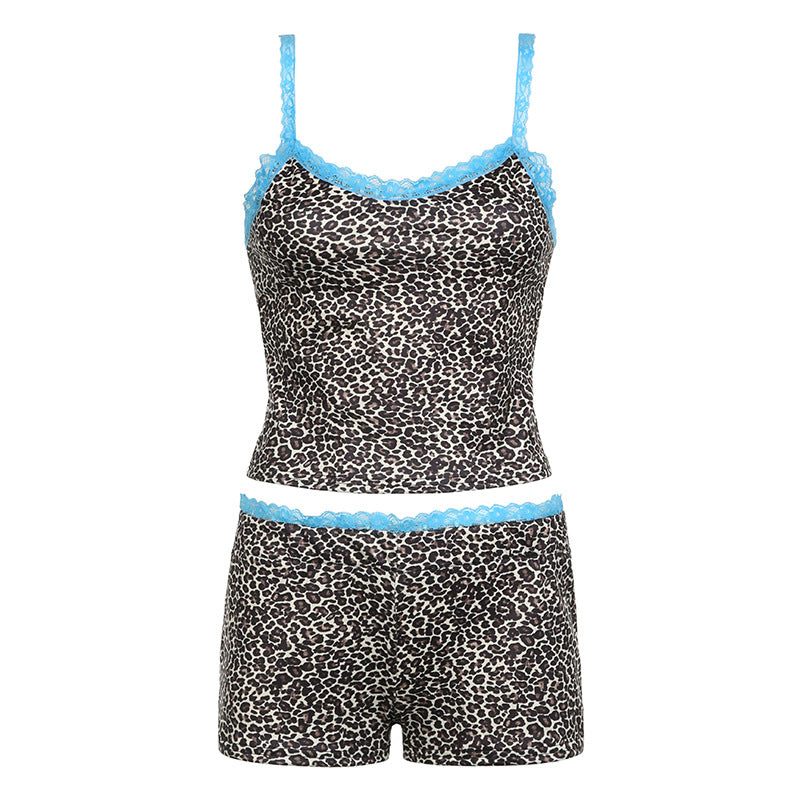 Dame pyjamasæt med legende leopardmønster og blonde detaljer Skovae