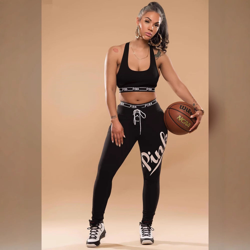 Dame Sporty Sæt bestående af Crop-Top og Joggingbukser med kontrasttekst Stilla
