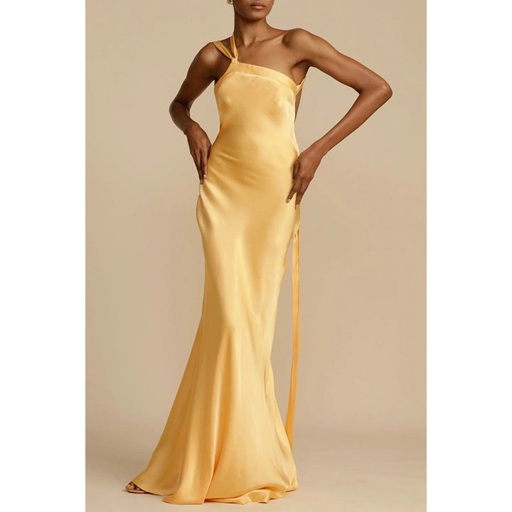 Dame Elegant One-Shoulder Maxikjole i silkeagtigt, skinnende materiale Stiila