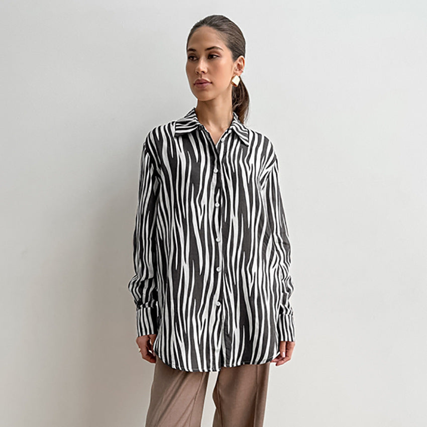 Dame Oversized Skjorte bluse i Zebra-mønster med elegant Krave og moderne accenter Stilla