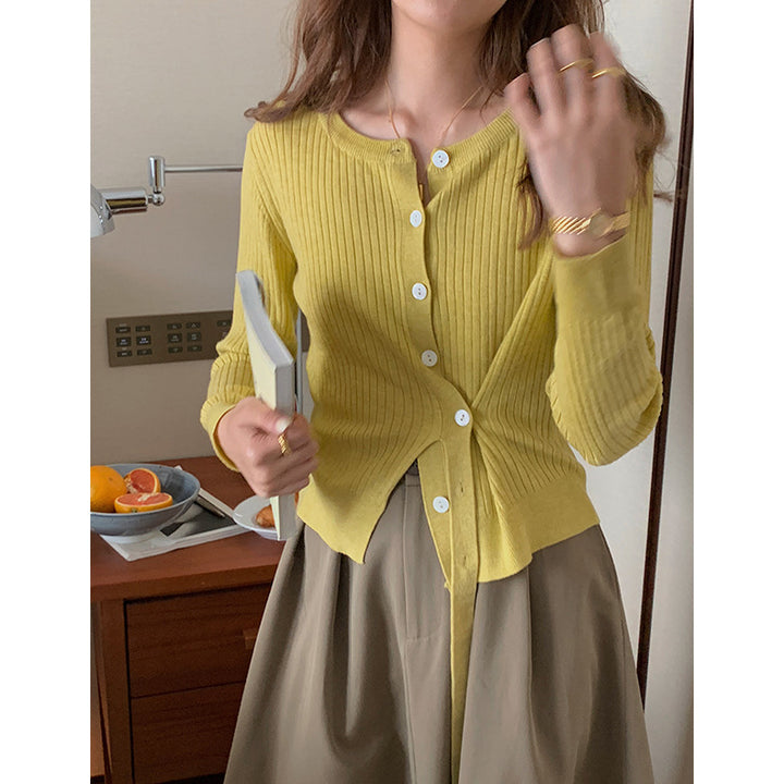 Dame cardigan med fint ribdesign og moderne knapdetaljer Stilla