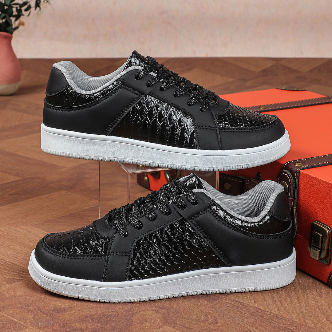 Dame Sneakers i moderne slangeskindslook Stilla