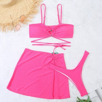 Dame bikini sæt med elegant knapdetalje og høj benudskæring Skovae