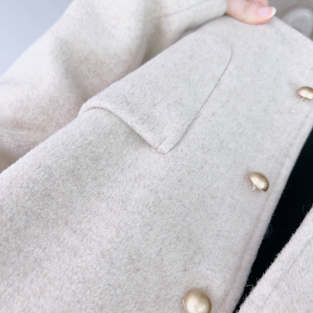 Dame elegant Boucle-jakke med dekorative knapdetaljer Stilla