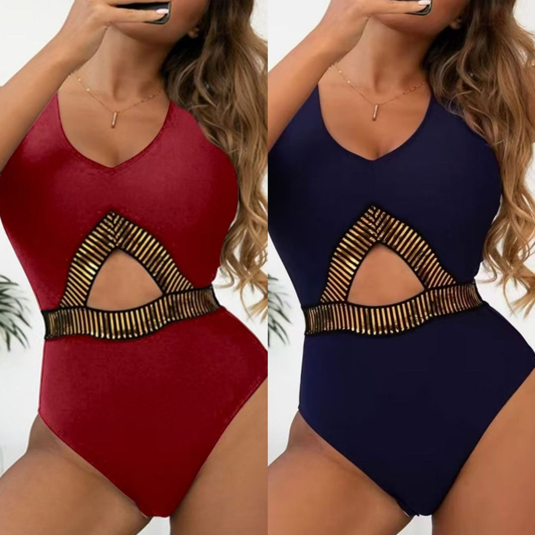 Dame heldragt badedragt med moderigtigt cut-out design og ryg-fri detalje Stilla