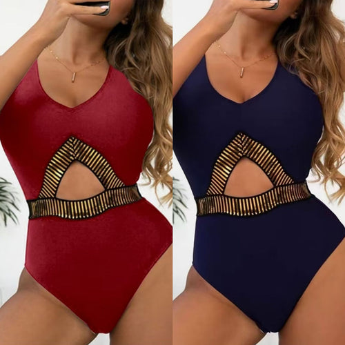 Dame heldragt badedragt med moderigtigt cut-out design og ryg-fri detalje Stilla