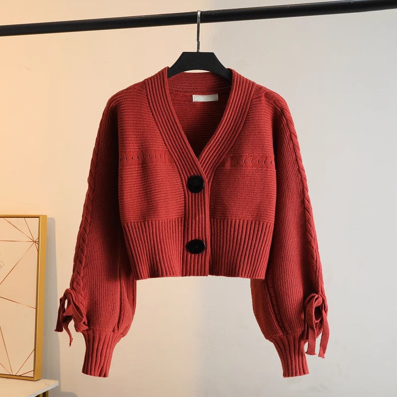 Dames moderigtig cropped cardigan med elegante knapdetaljer og unik ribbet tekstur Stilla