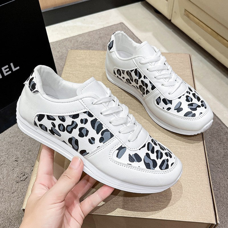 Dame sneakers i moderne leopardprint-design med skridsikker sål og åndbart overmateriale Stilla
