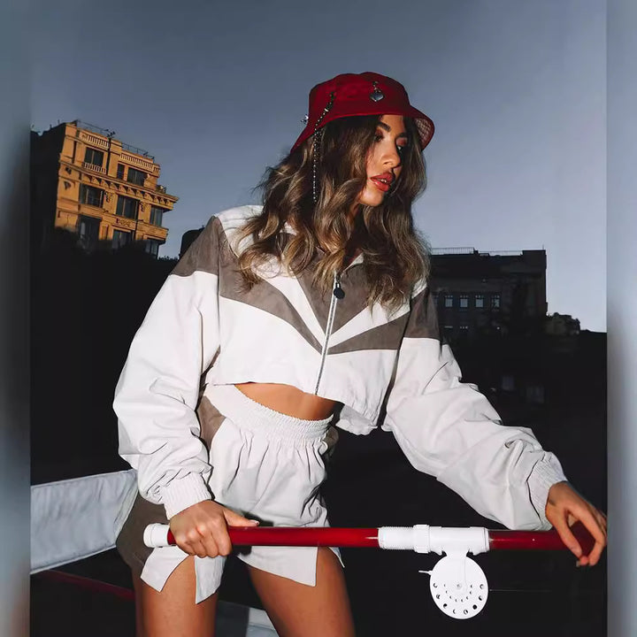 Kvinders sporty sommerjakke og shorts kombination Skovae