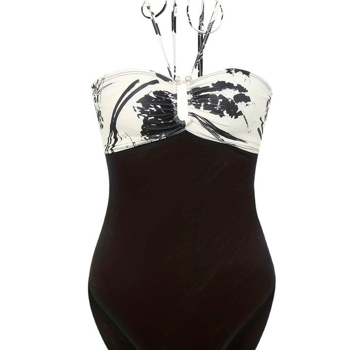 Dame bandeau-badedragt med moderne halter-design og elegante detaljer Skovae