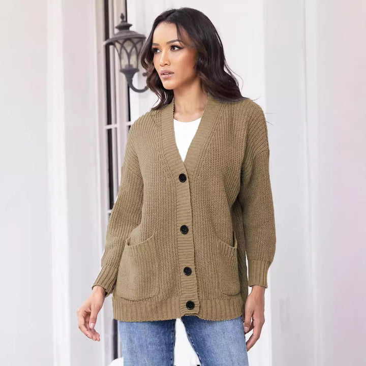 Kvindernes chunky strik cardigan med store lommer og klassisk V-hals Stilla