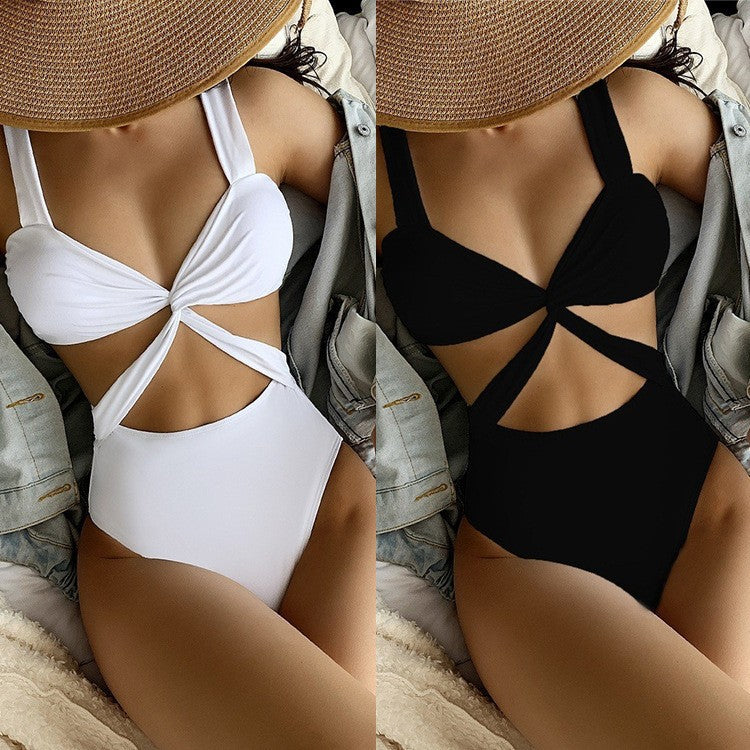 Dame one-piece badedragt med elegante volants detaljer Skovae