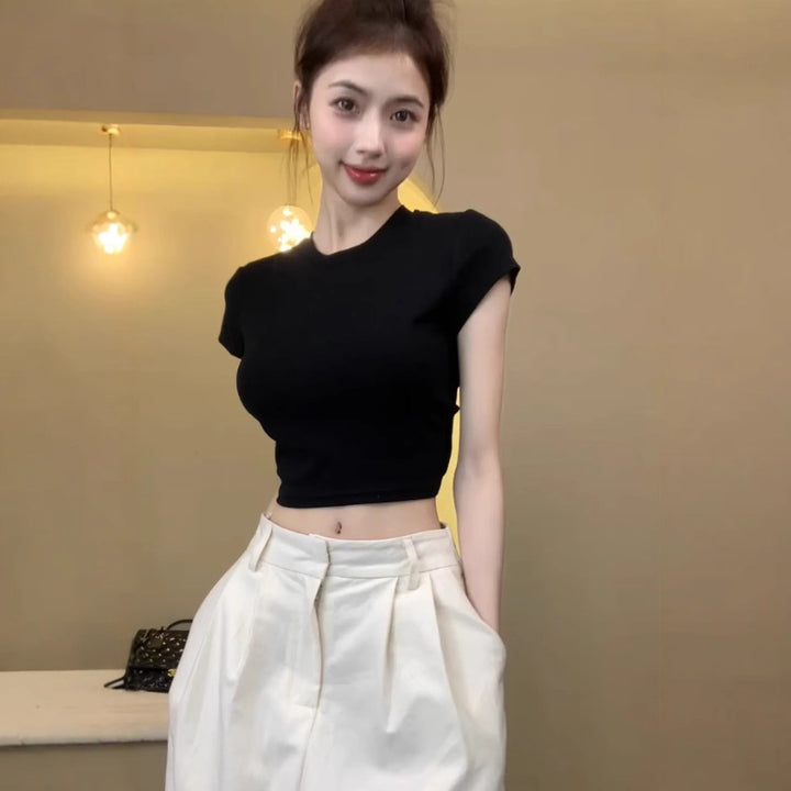 Kvinders crop top med en tætsiddende pasform og elastisk materiale