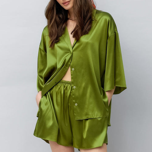 Dame Satin Pyjamasæt med kort overdel og løstsiddende shorts Stilla