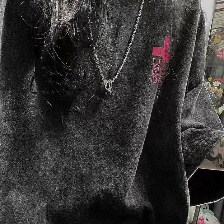 Dame T-shirt i afslappet oversized stil med unik grafik og behagelig rundhalsudskæring Stilla