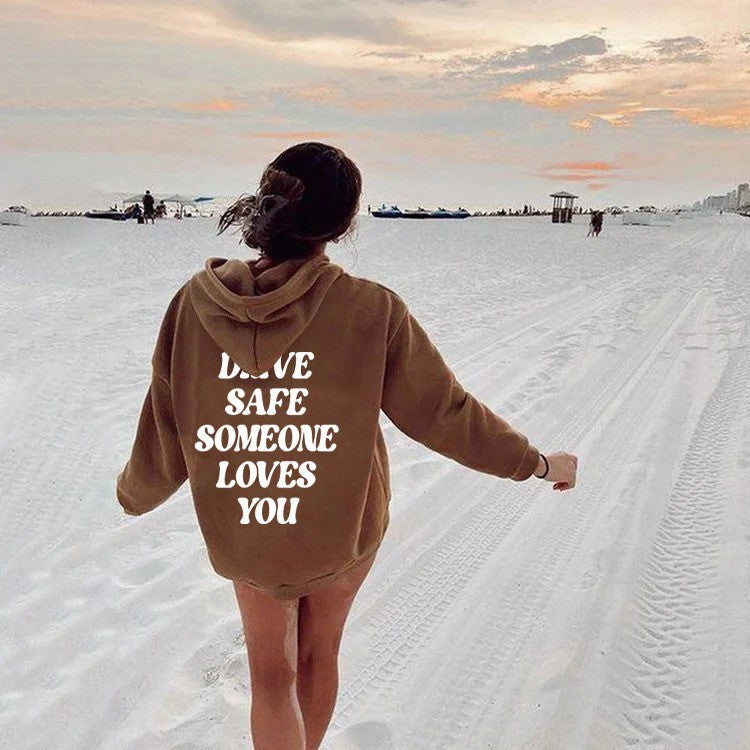 Kvinders hætte sweatshirt med inspirerende tekst og afslappet pasform Skovae