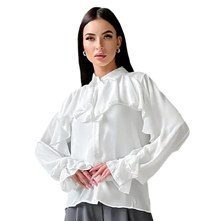 Damebluse med flæsedetaljer og elegante accenter Stilla