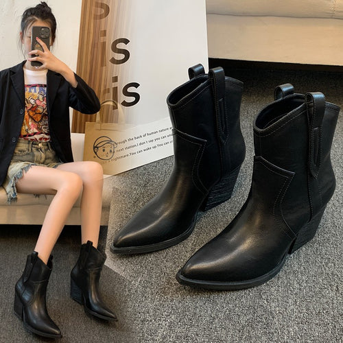 Dame mode Ankle Boots i elegant look med spids tå område Stilla