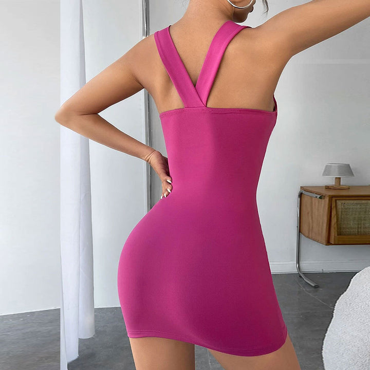 Kvinders tætsiddende halterneck mini kjole med elegant draperingsdesign Stilla