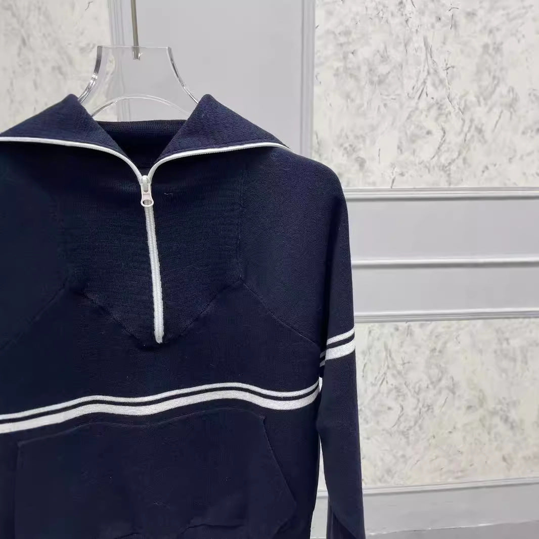 Dame Hoodie i sporty stil med høj krave og praktiske lynlåsdetailler Stilla