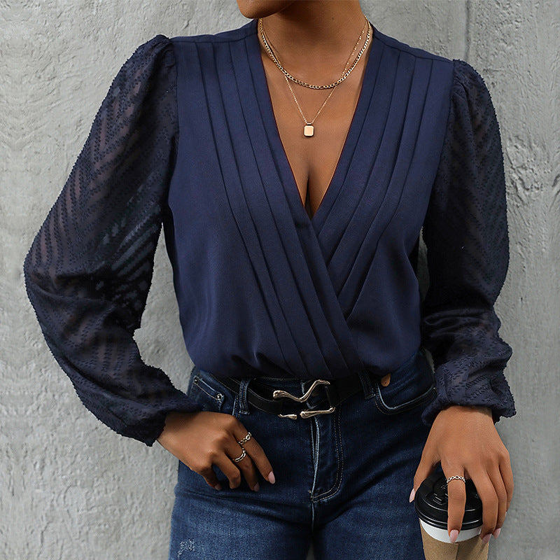 Dame wrapped blouse med fine plissé-detaljer og transparente ærmer Stilla