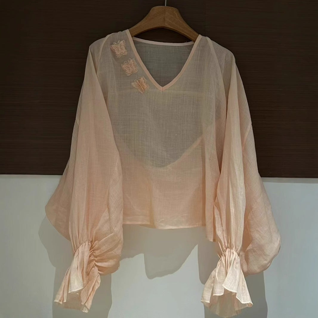 Femme Elegante Flydende Linnedbluse med Spidsedekoration Stilla