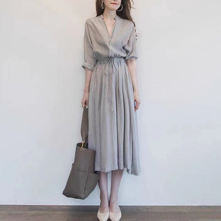 Damebluse med taljerbar knude og elegante detaljer Stilla