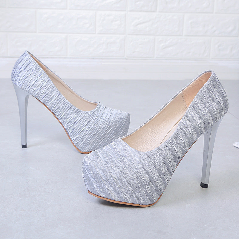 Dame Highfront Pumps med elegant plisseret design og stilfuld blokhæl Stilla