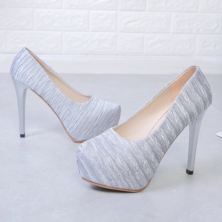Dame Highfront Pumps med elegant plisseret design og stilfuld blokhæl Stilla