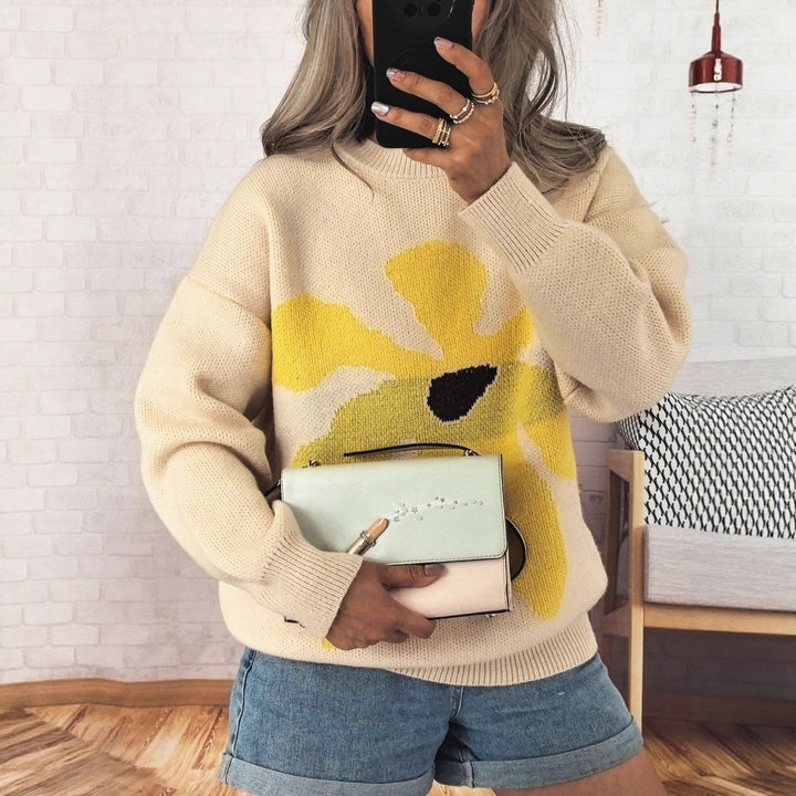 Kvinders afslappede strikket sweater med farverigt blomster mønster og sænkede skuldre Stilla