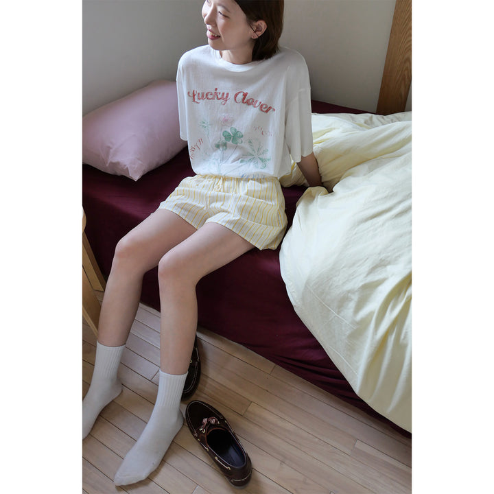Dame afslappet T-shirt med blomstermotiv og bred skæring Stilla