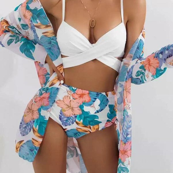 Dame badesæt med blomstret kimono og højt skåret top Skovae