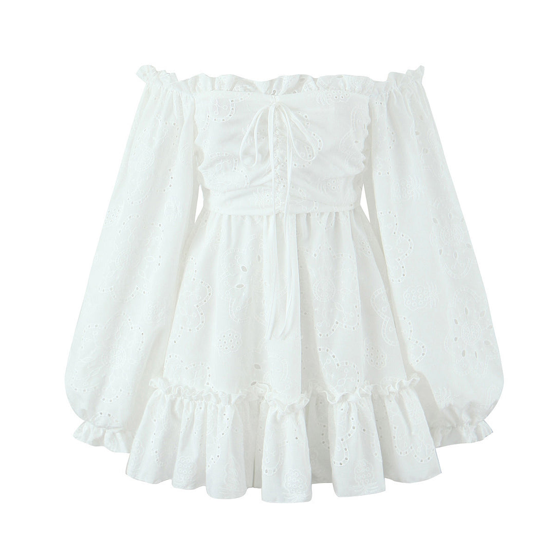 Dame Off-Shoulder Minikjole med voluminøse ærmer og blomsterformet hulmønster Stilla