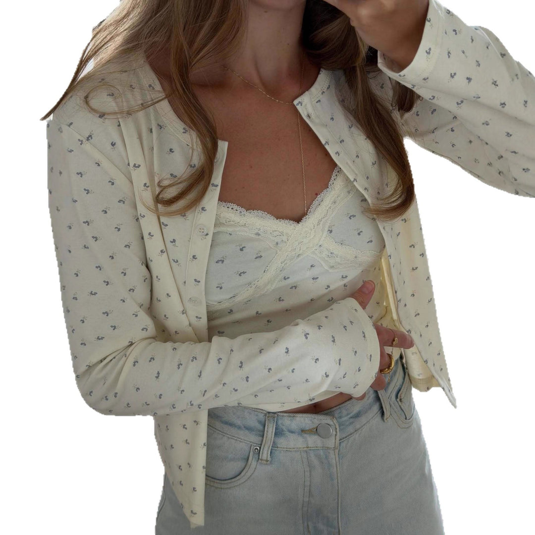 Kvinders afslappede bluse med blomsterdetaljer Stilla